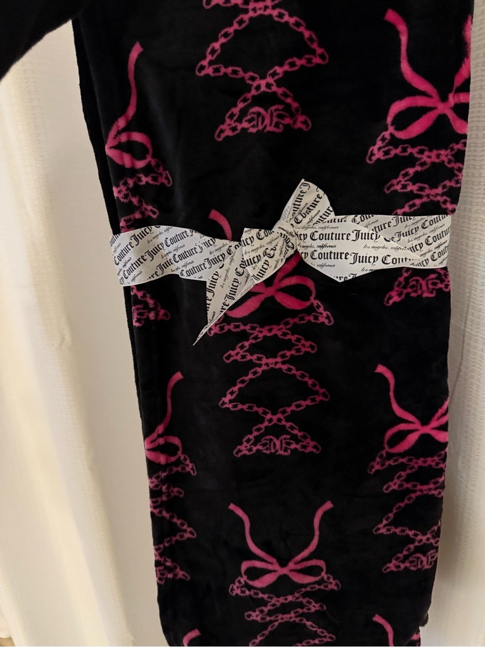 Juicy Couture Black and Pink Plush Printed Throw 50”x60”new blanket